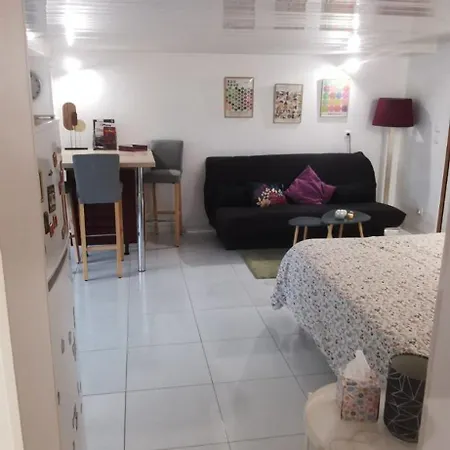 - Proche Gare Sncf & Bus Apartament