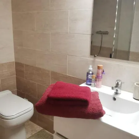 - Proche Gare Sncf & Bus